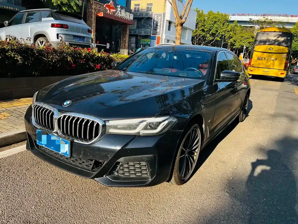 BMW 5 Series — фото 1
