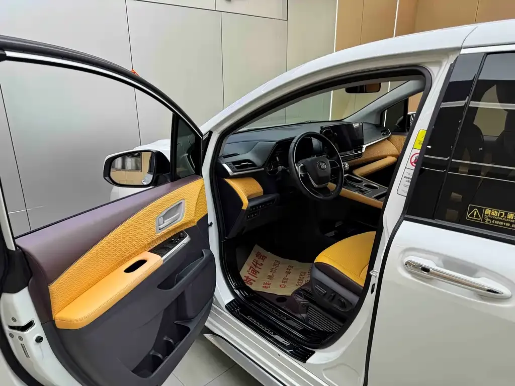 Toyota Granvia 2024 из CN, фото 5