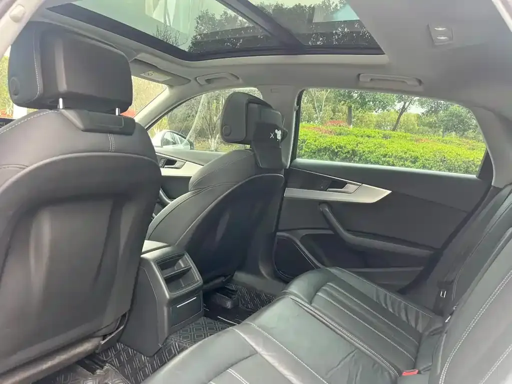 Audi A4L 2021 из CN, фото 5