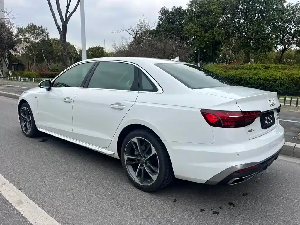 Audi A4L 2021 из CN, фото 2