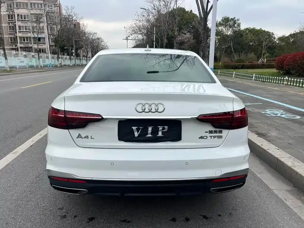 Audi A4L 2021 из CN, фото 3