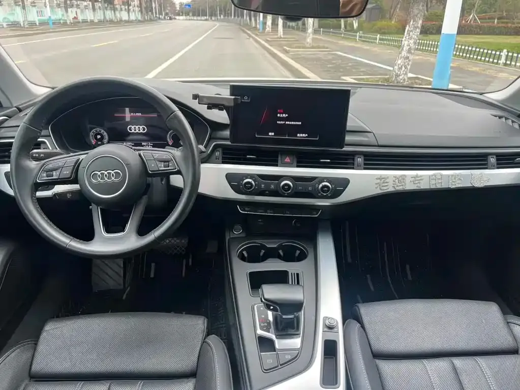 Audi A4L 2021 из CN, фото 4