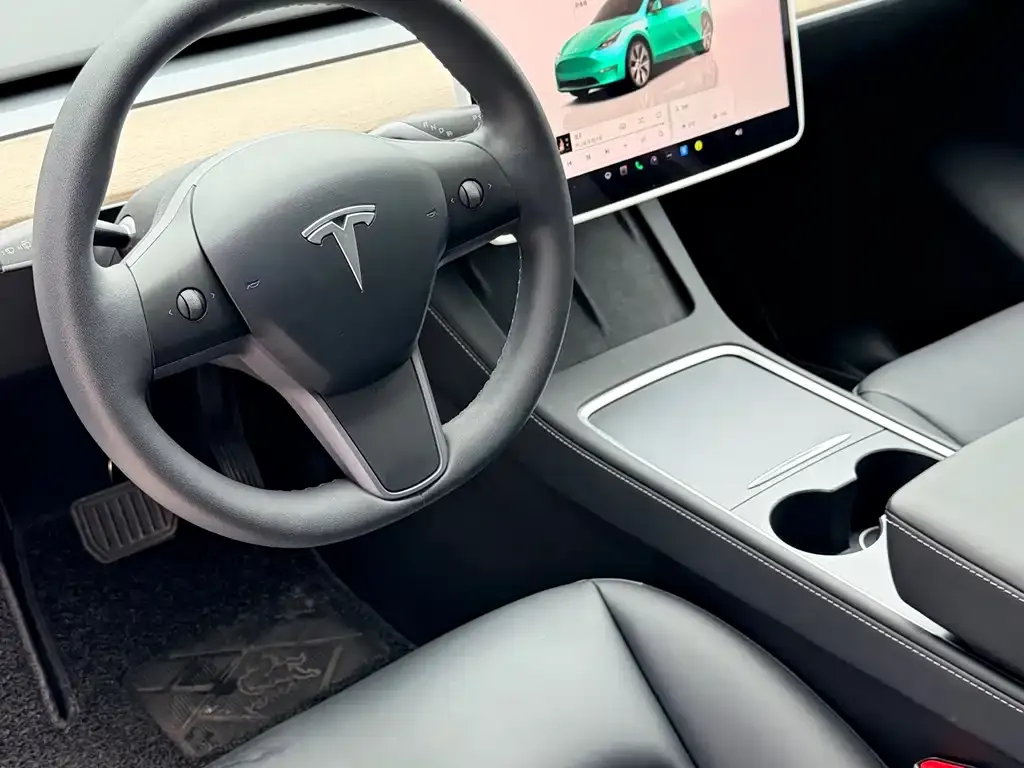 Tesla Model Y — фото 8