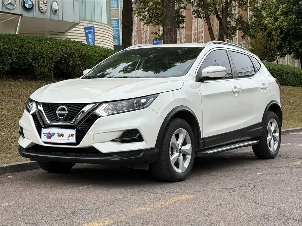 Nissan Qashqai — фото 1