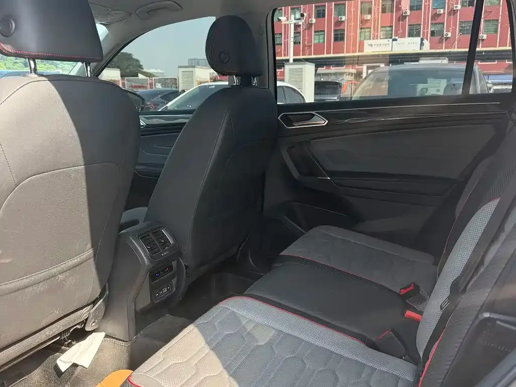 Volkswagen Tiguan L New Energy — фото 10