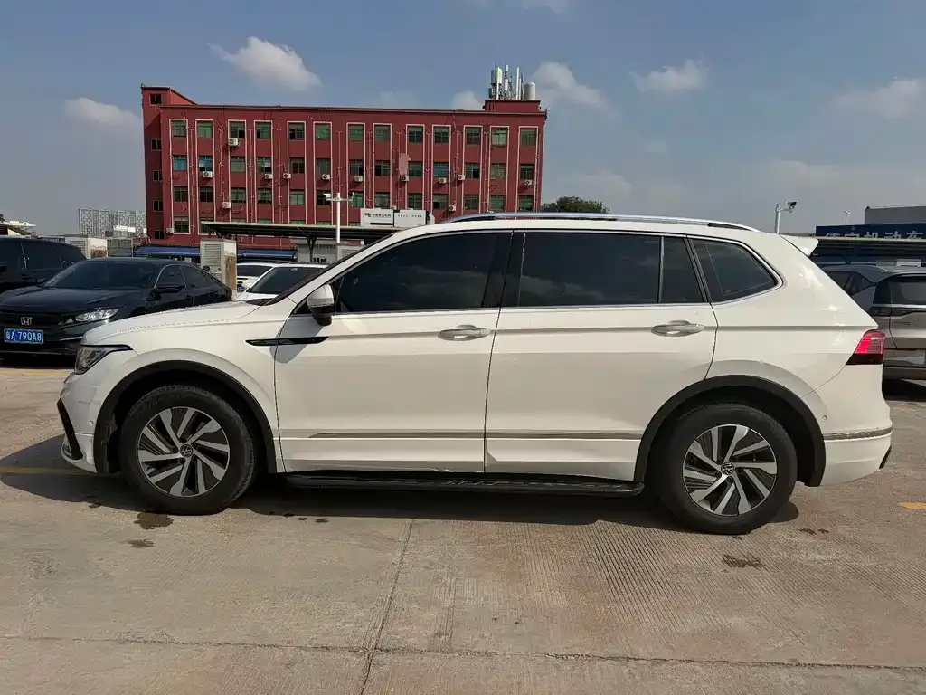 Volkswagen Tiguan L New Energy — фото 6
