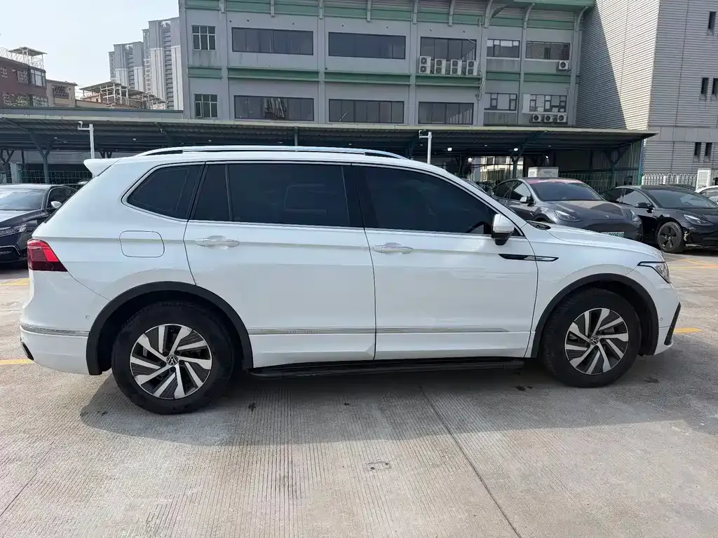 Volkswagen Tiguan L New Energy — фото 7