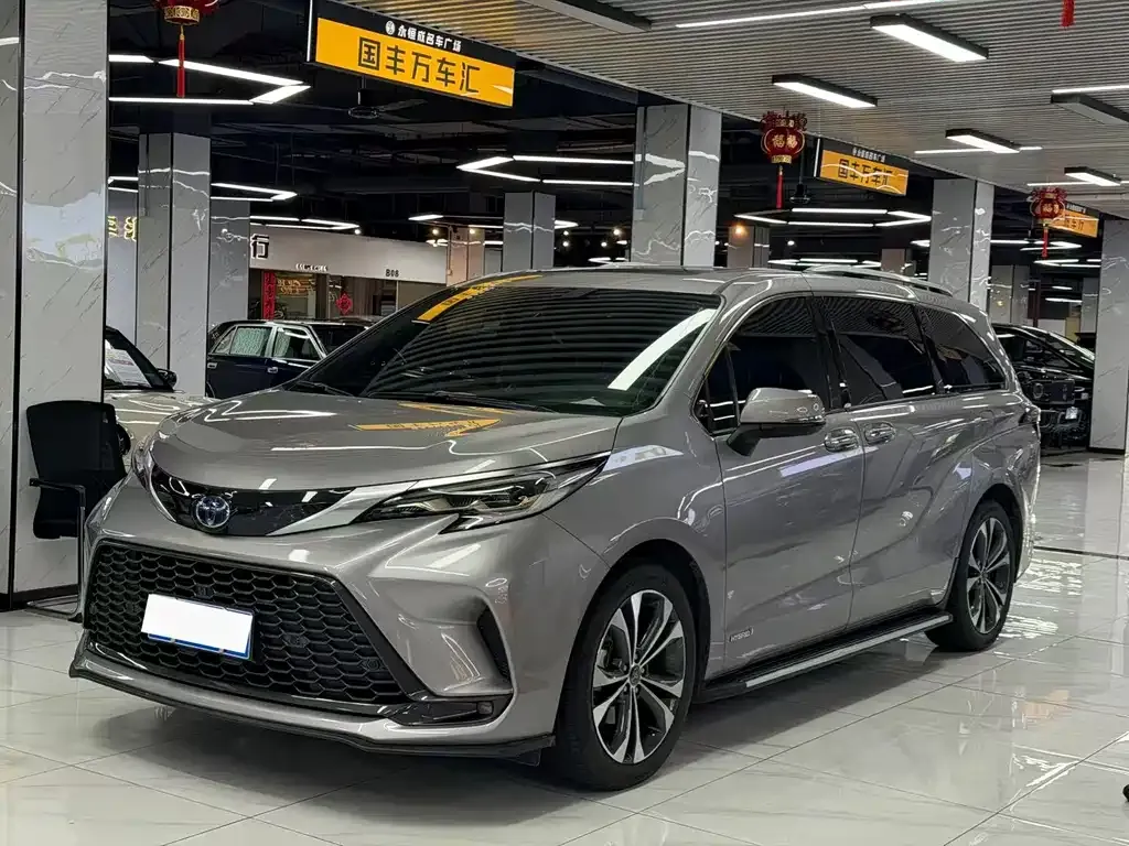 Toyota Granvia — фото 1