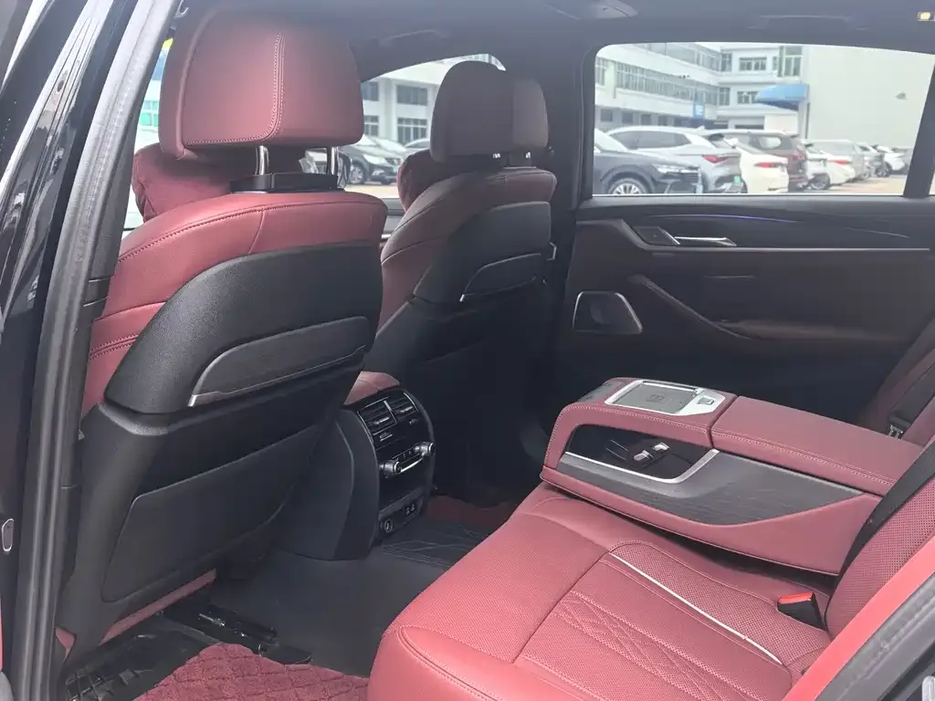 BMW 5 Series 2023 из CN, фото 10