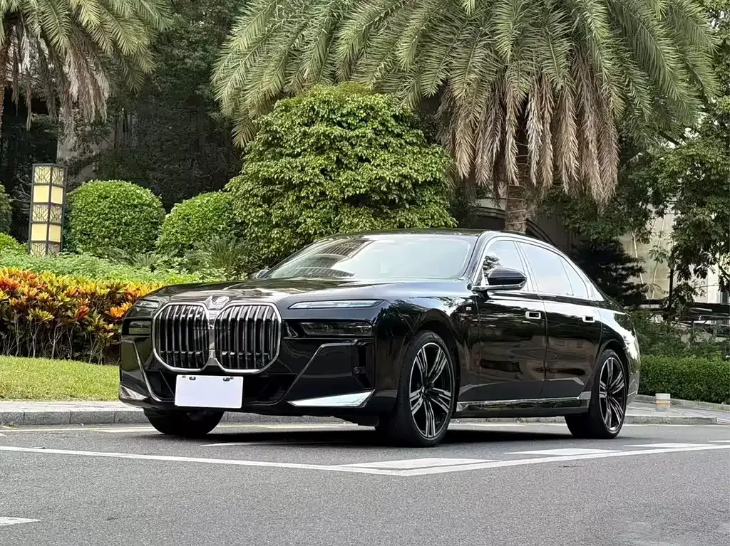 BMW 7 Series — фото 1