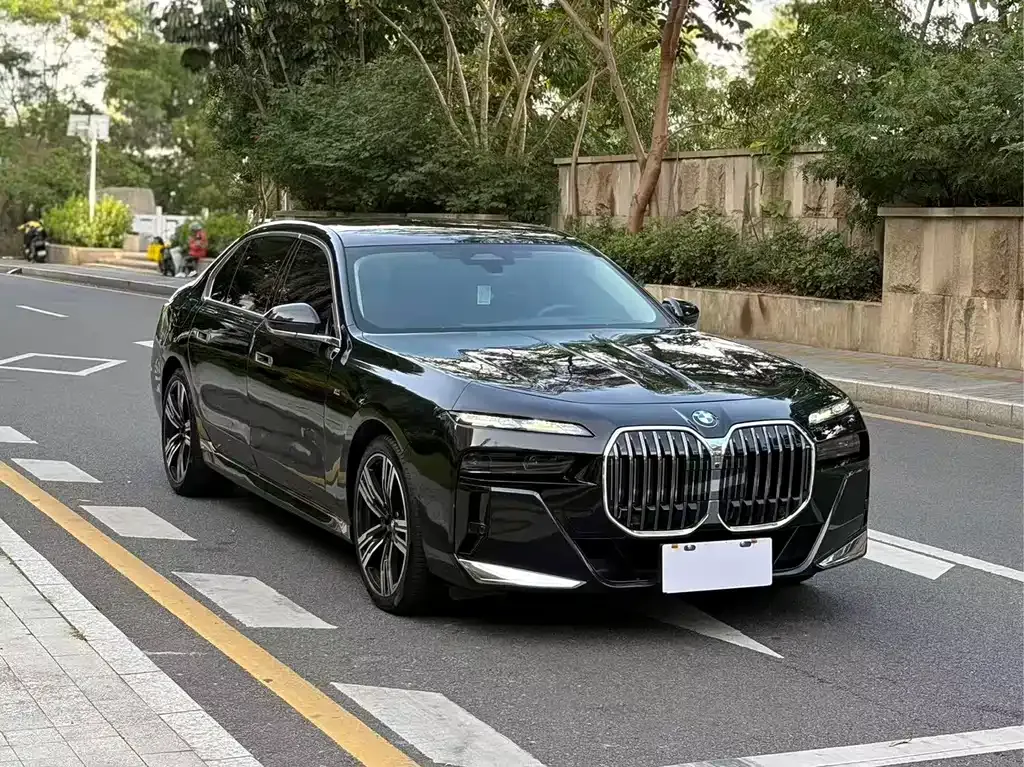 BMW 7 Series — фото 10