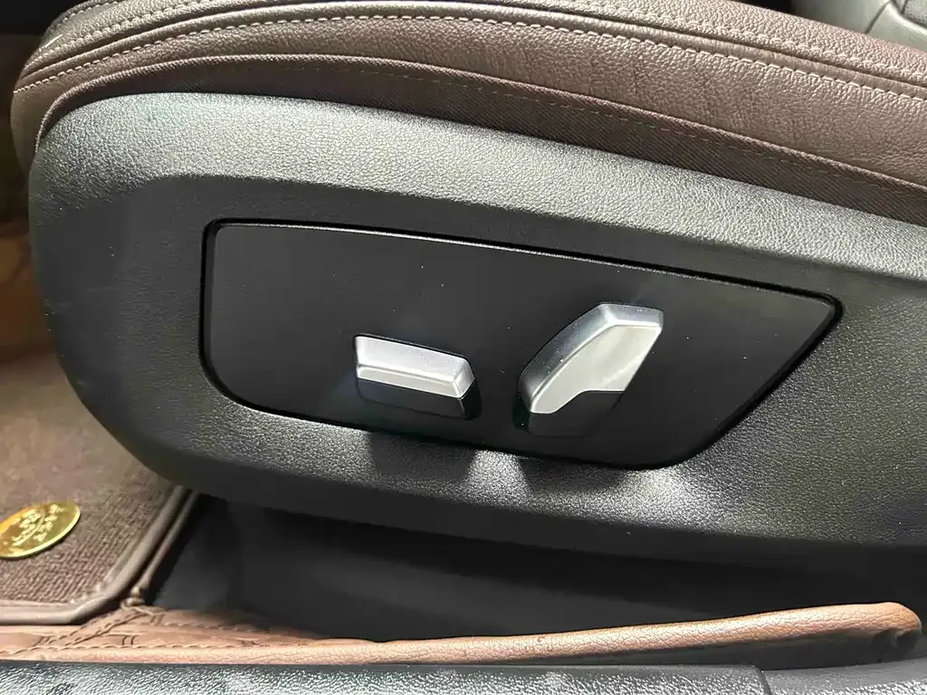 BMW 5 Series 2021 из CN, фото 10