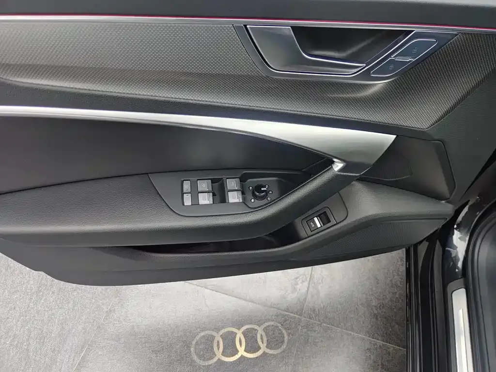 Audi A6L — фото 10