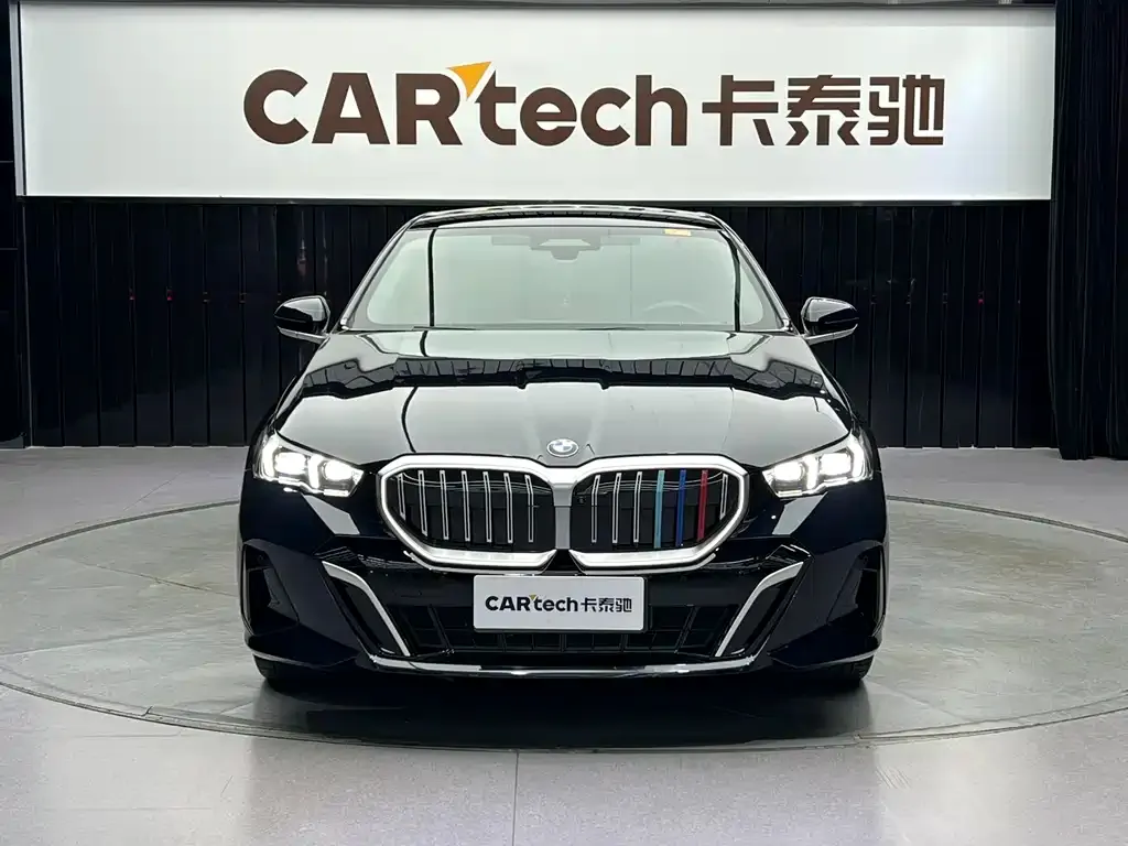 BMW 5 Series — фото 10