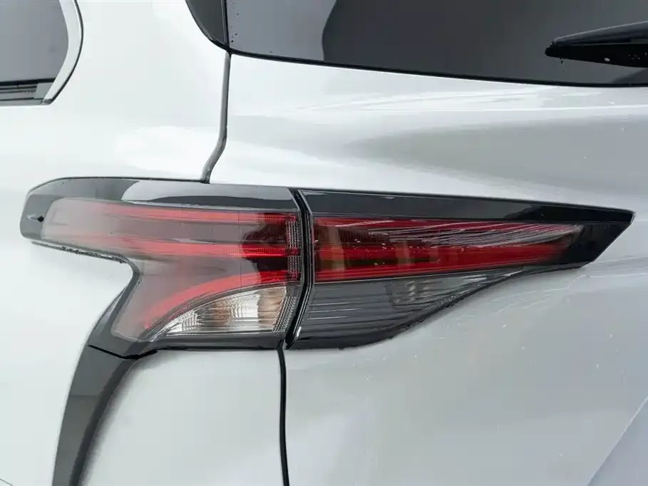 Toyota Sienna 2025 из CN, фото 3