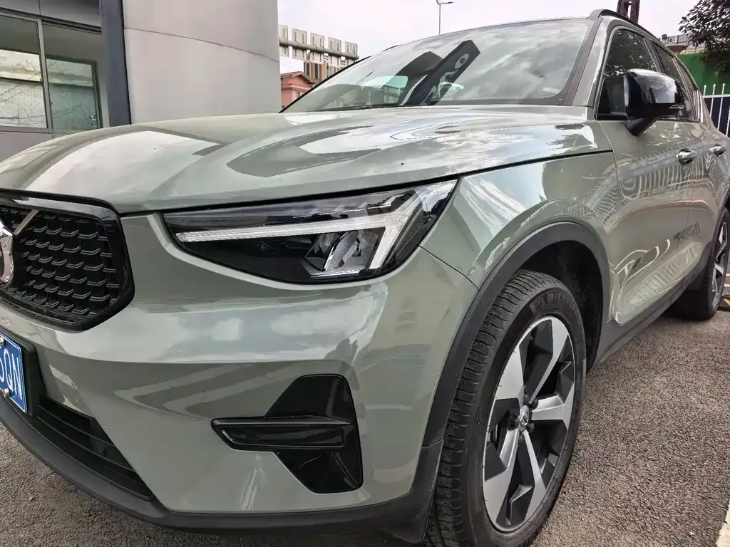 Volvo XC40 — фото 5