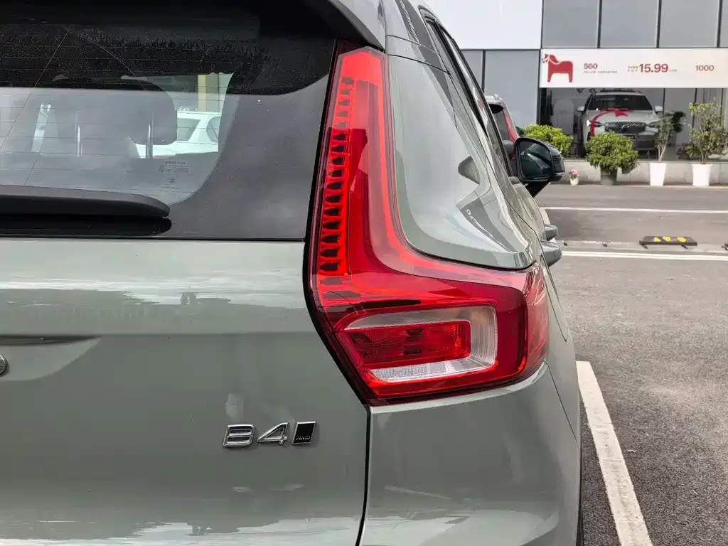 Volvo XC40 — фото 2