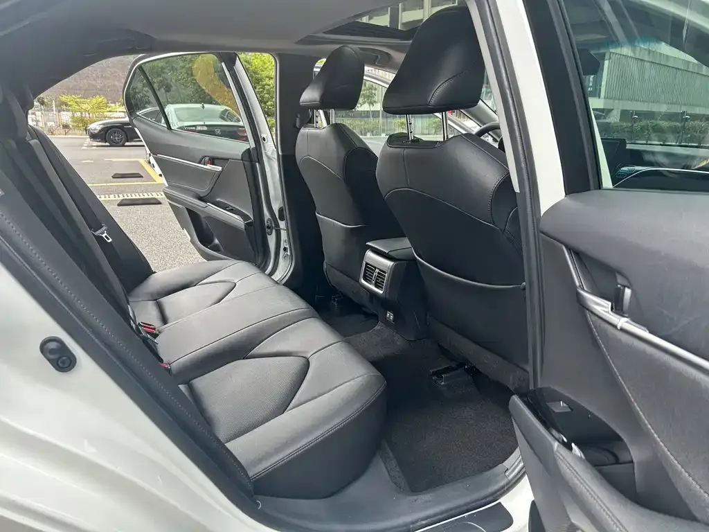 Toyota Camry 2022 из CN, фото 2