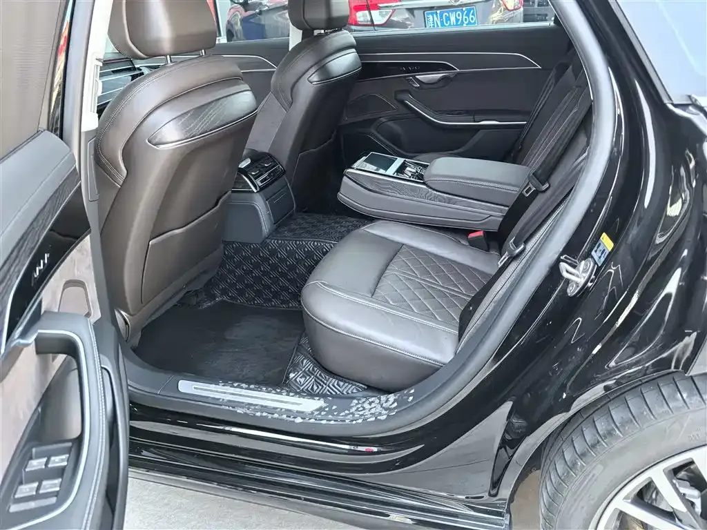 Audi A8 2023 из CN, фото 8