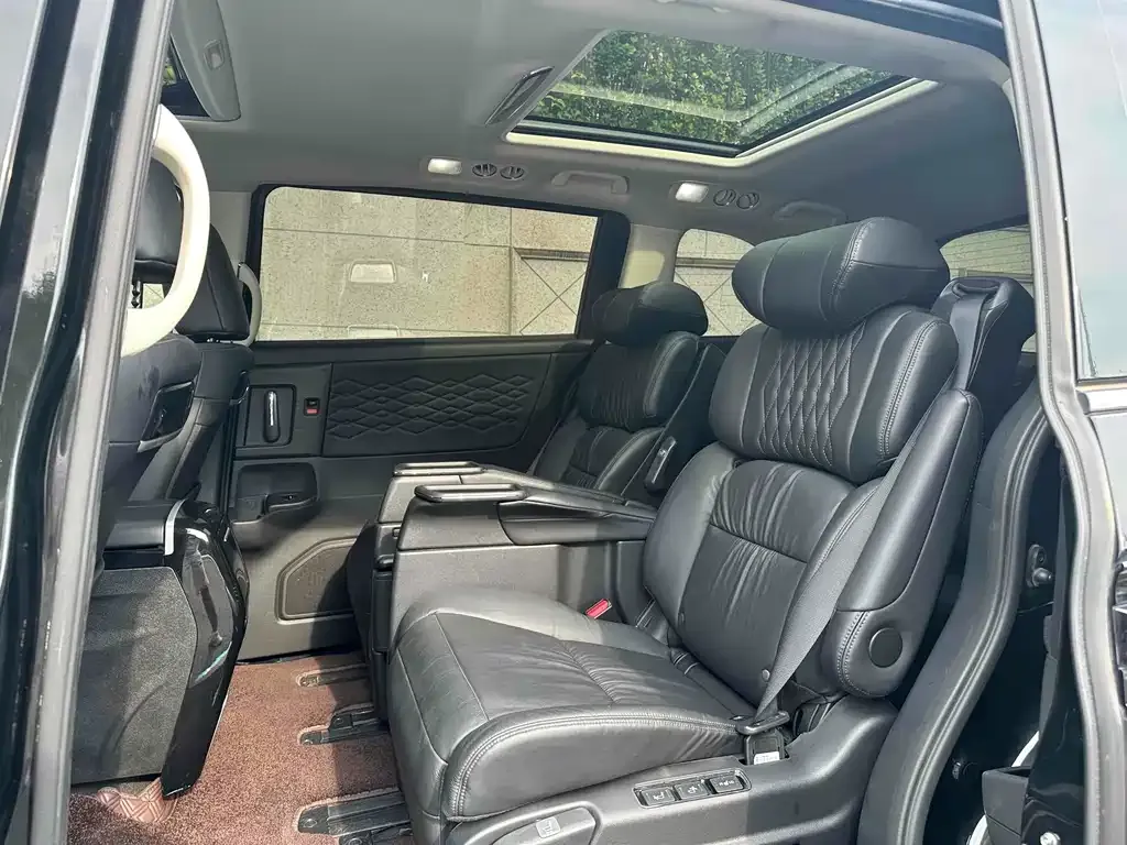 Honda Elysion 2023 из CN, фото 7