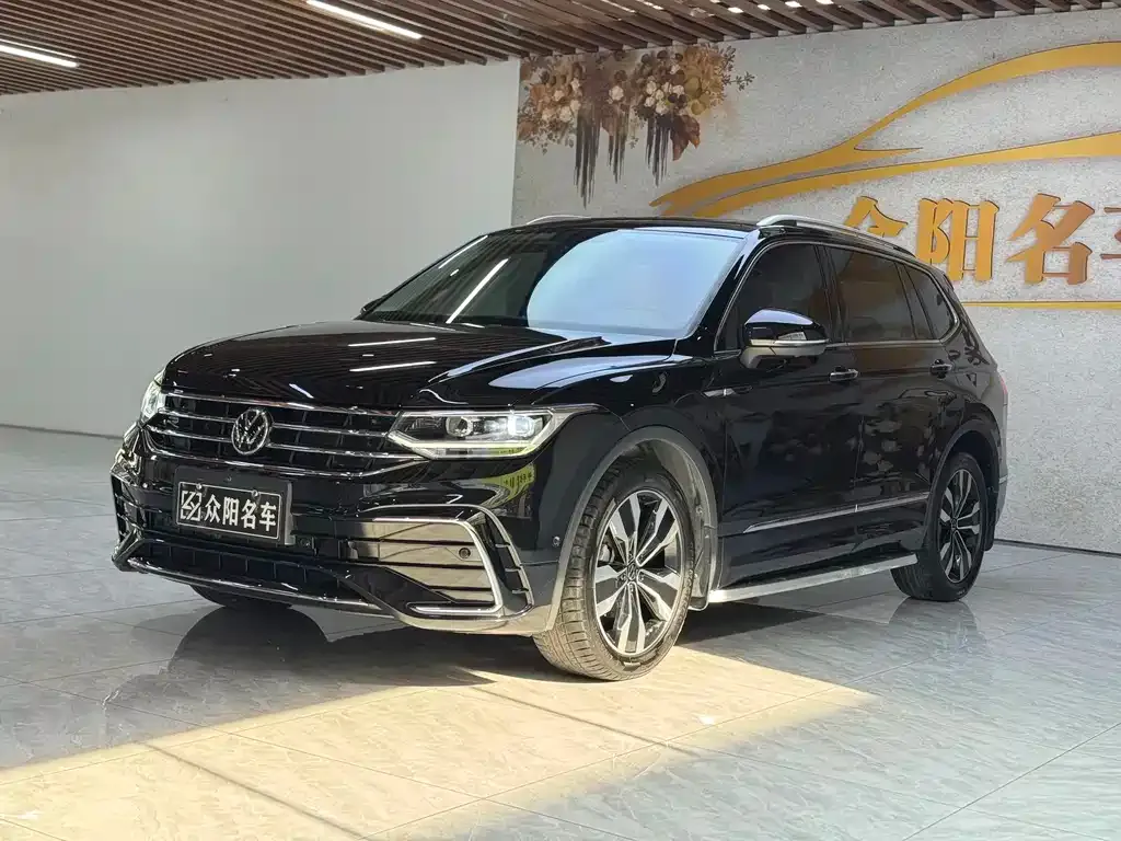 Volkswagen Tiguan L — фото 1