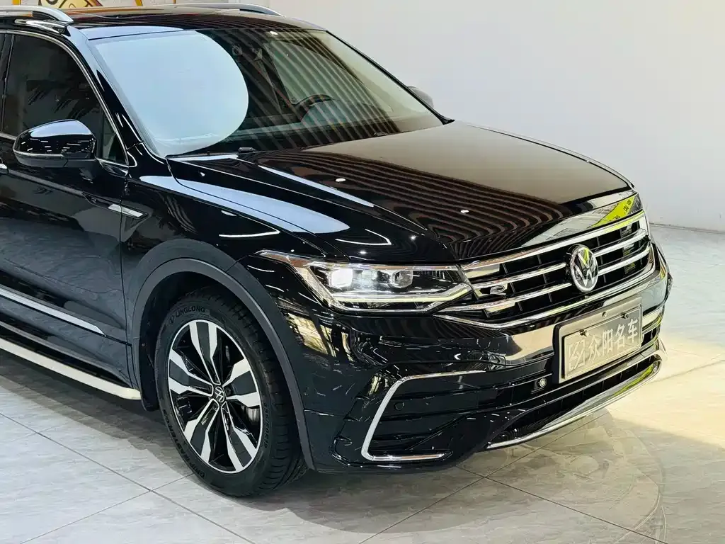 Volkswagen Tiguan L — фото 8