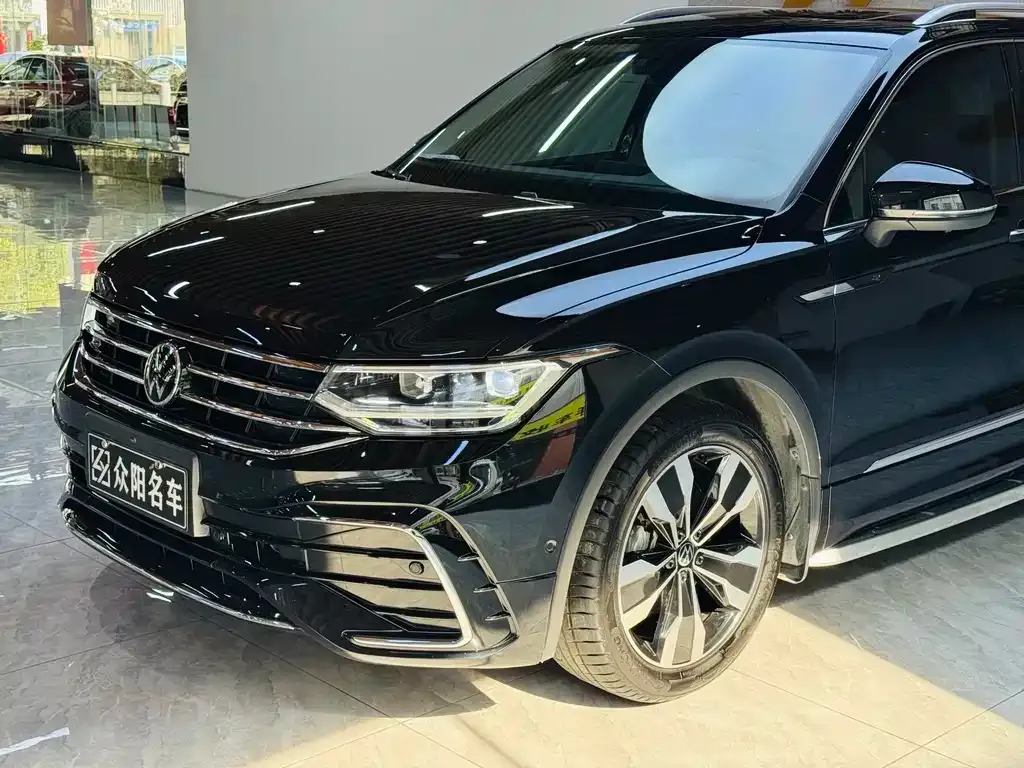 Volkswagen Tiguan L — фото 7