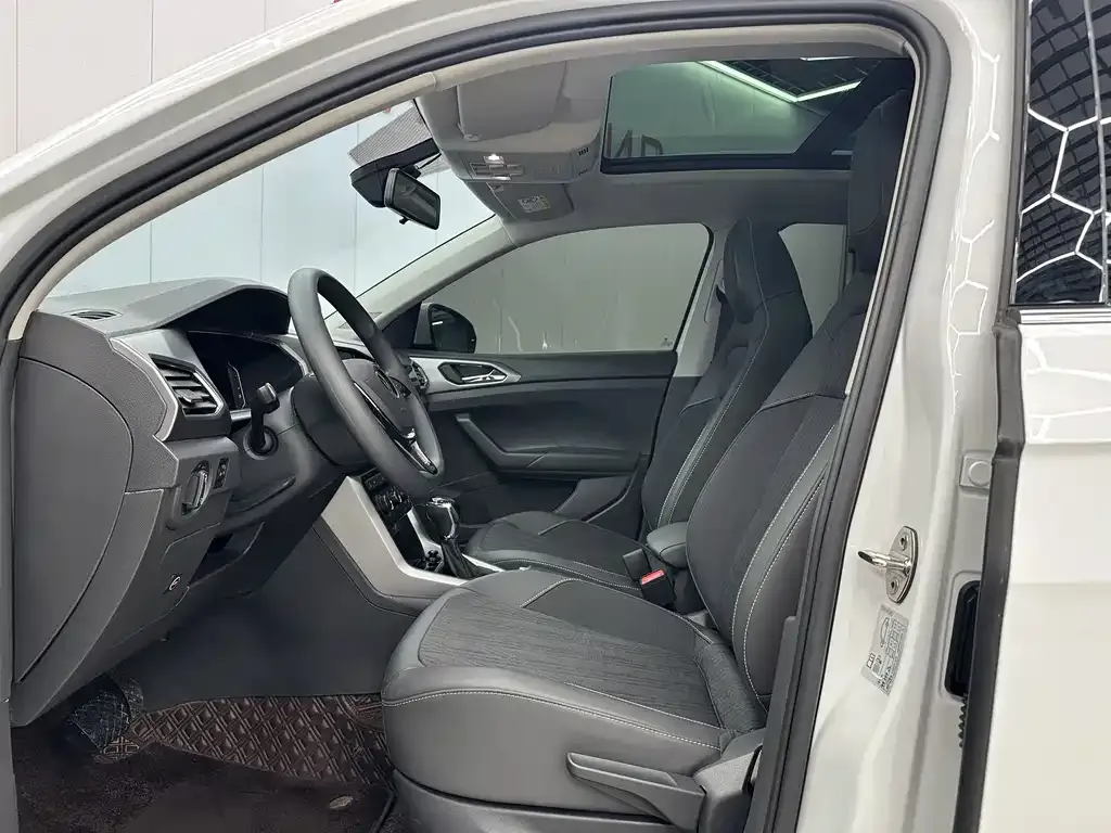 Volkswagen T-Cross — фото 6