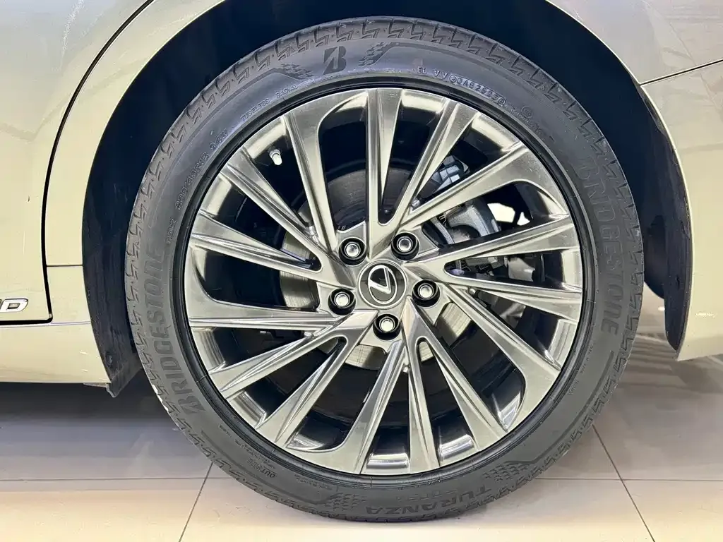 Lexus ES — фото 10