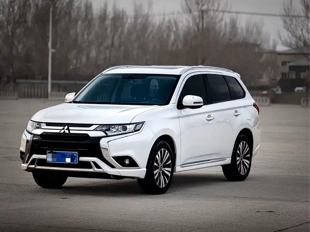 Mitsubishi Outlander — фото 1