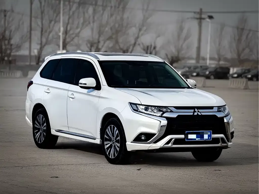 Mitsubishi Outlander — фото 5
