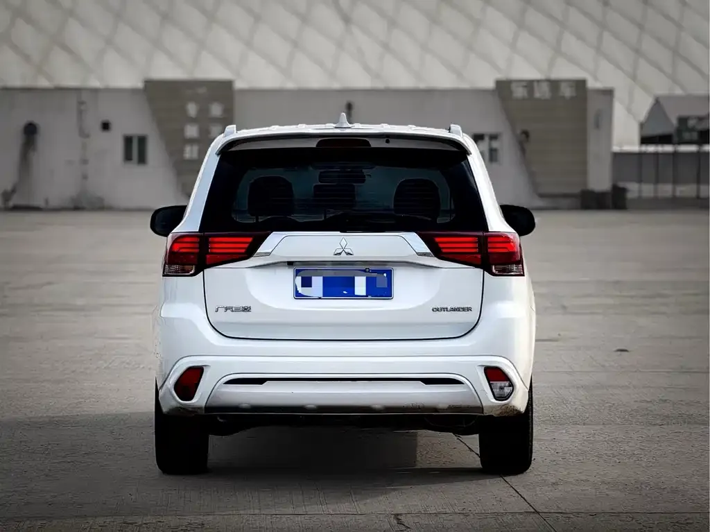 Mitsubishi Outlander — фото 2