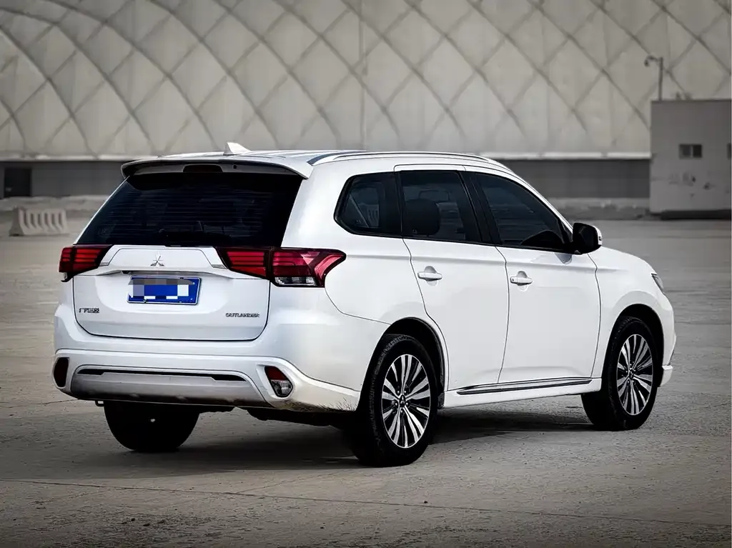 Mitsubishi Outlander — фото 8