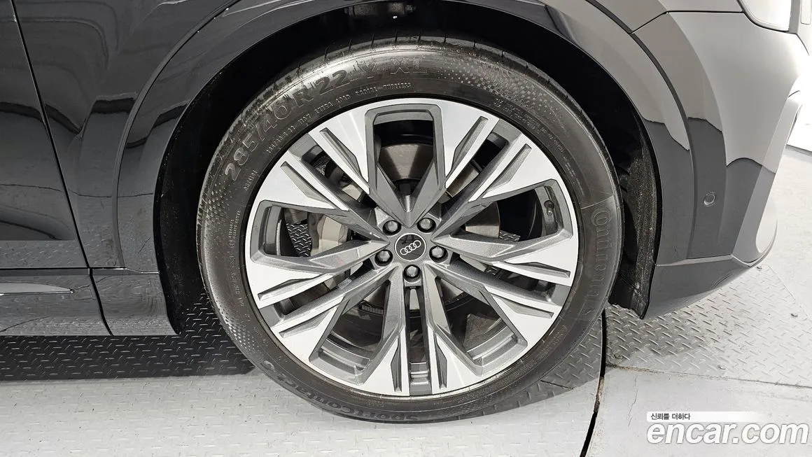 Audi Q8 2025 из KR, фото 4