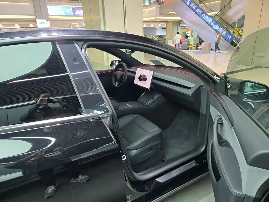 Tesla Model Y — фото 6