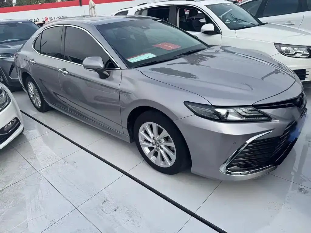 Toyota Camry — фото 8