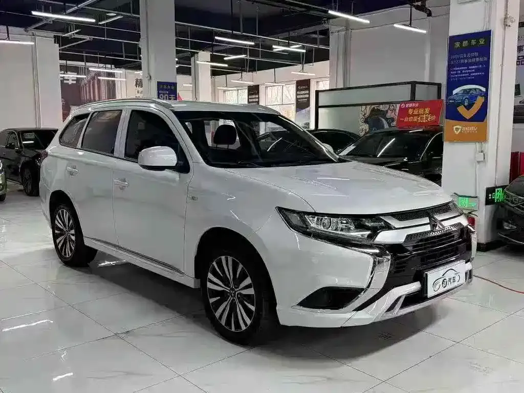 Mitsubishi Outlander — фото 3