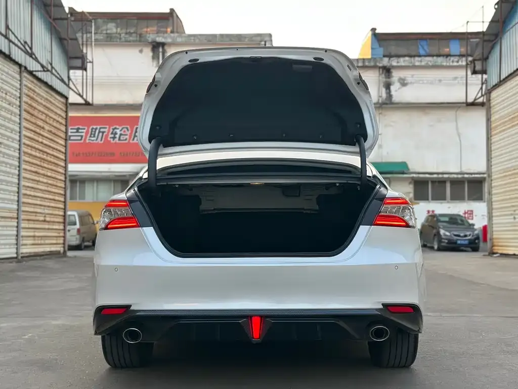 Toyota Camry 2023 из CN, фото 8