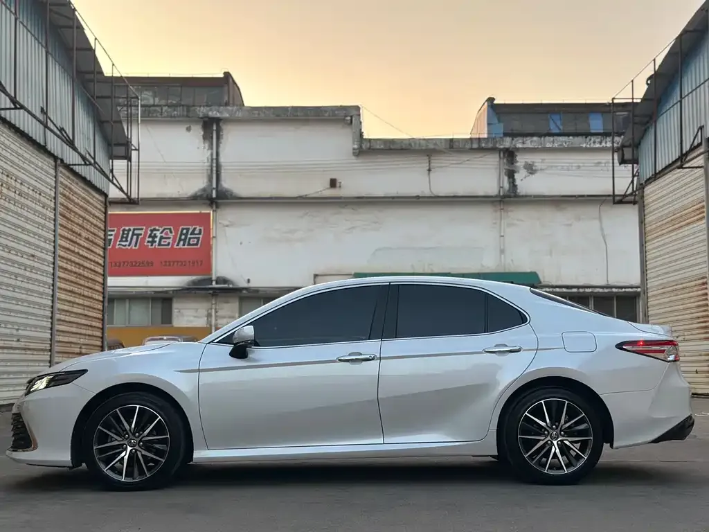 Toyota Camry 2023 из CN, фото 7