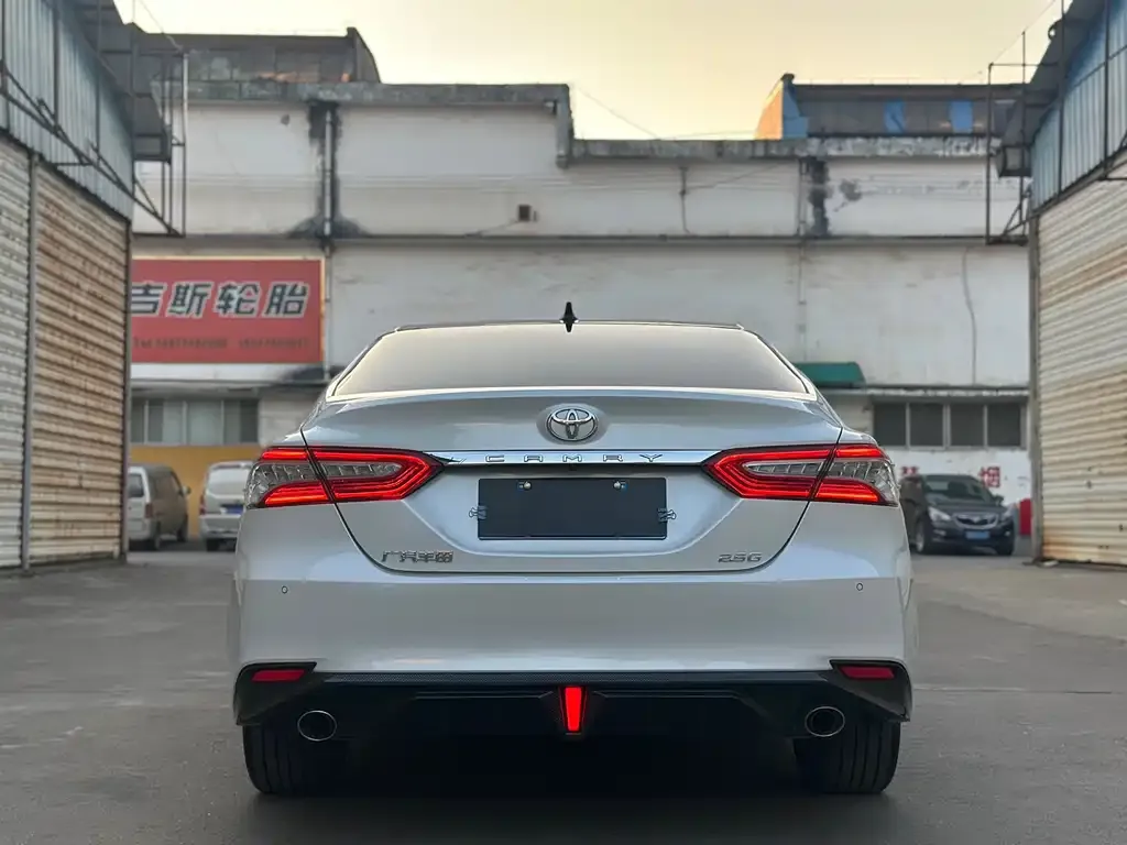 Toyota Camry 2023 из CN, фото 3