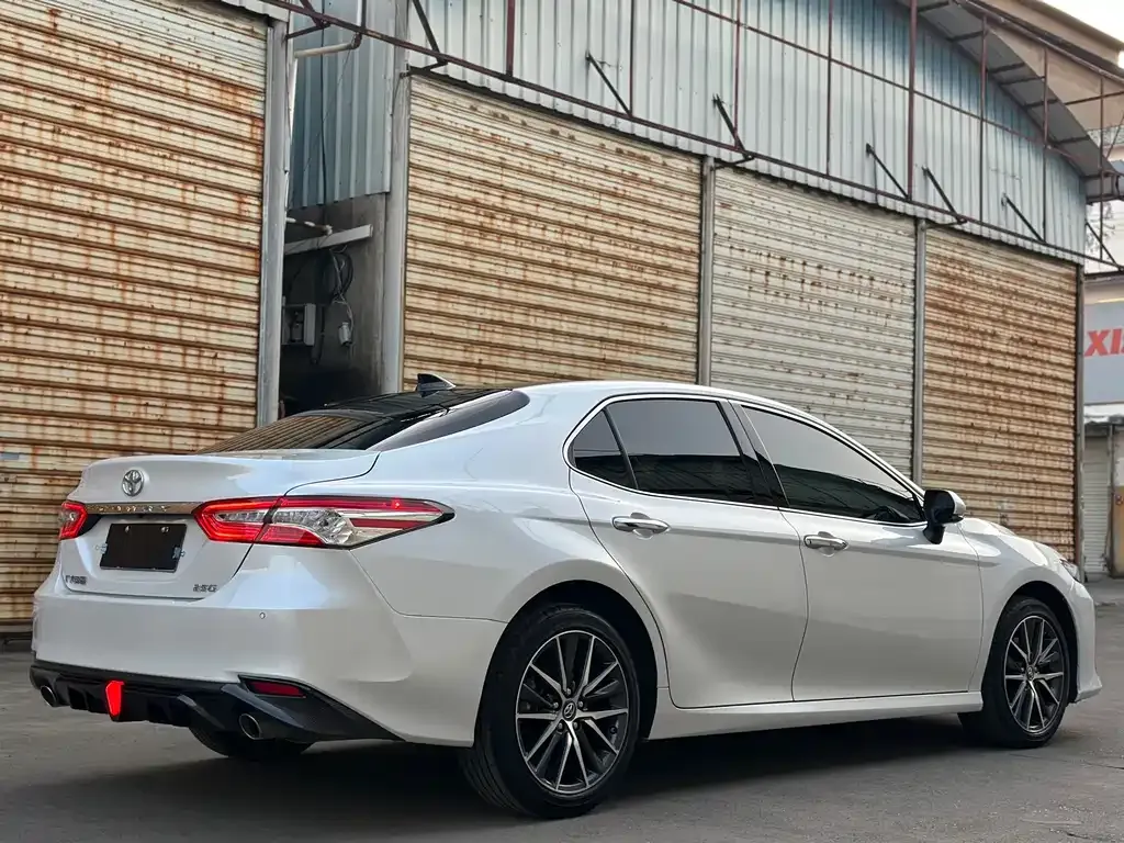 Toyota Camry 2023 из CN, фото 2