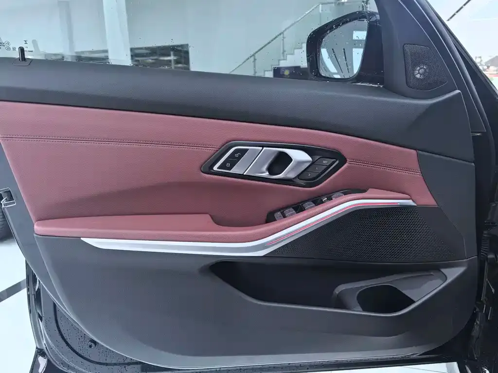 BMW 3 Series 2024 из CN, фото 3