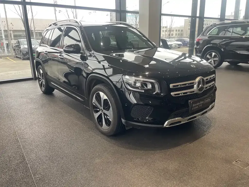 Mercedes-Benz GLB — фото 10