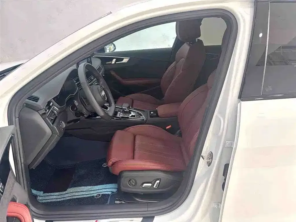 Audi A4L 2023 из CN, фото 4