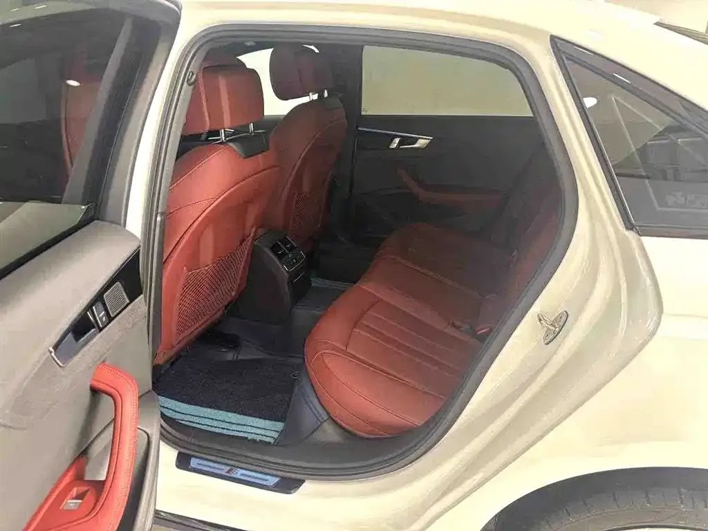 Audi A4L 2023 из CN, фото 6