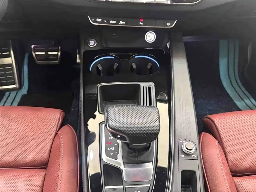 Audi A4L 2023 из CN, фото 3