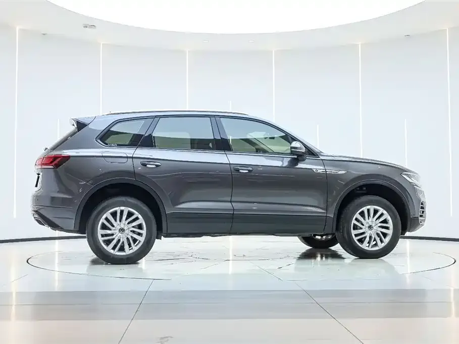 Volkswagen Touareg — фото 6