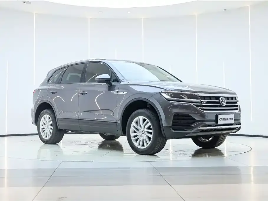 Volkswagen Touareg — фото 9