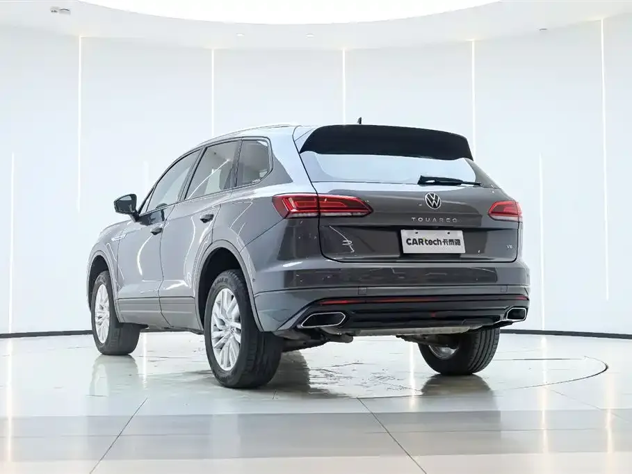Volkswagen Touareg — фото 10