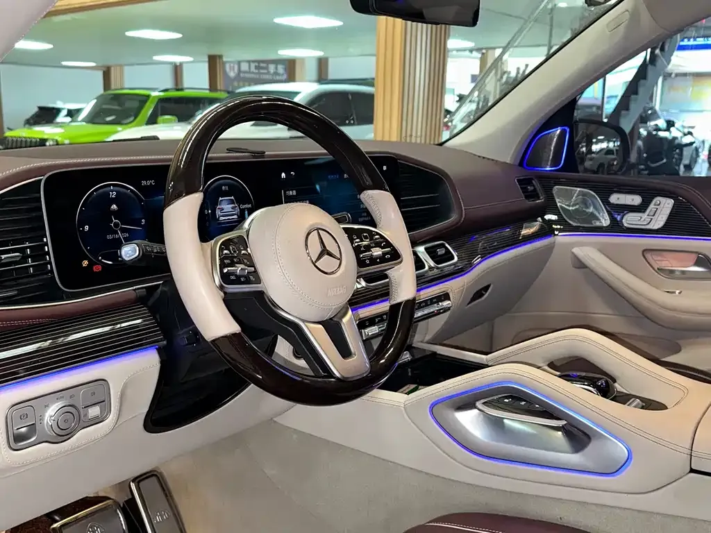 Mercedes-Benz GLS — фото 10